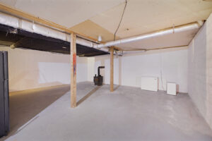 absolute auction by NashvilleAuctions at 140 Captain Bell Lane, Gallatin, TN 37066 Basement view
