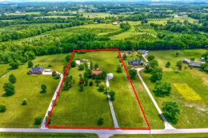 arial view of log cabin. absolute auction by NashvilleAuctions at 140 Captain Bell Lane, Gallatin, TN 37066