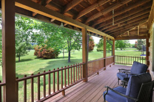 front porch for relaxing at 140 Captain Bell Lane, Gallatin, TN 37066