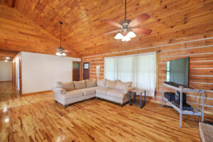 Opening living room with vaulted ceilings at absolute auction by NashvilleAuctions at 140 Captain Bell Lane, Gallatin, TN 37066