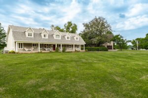 Side front of lakefront property for no reserve auction
